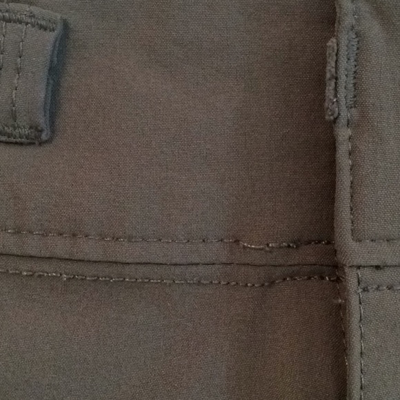 Mountain Hardwear Short Hiking Pants, Size 4, Army Green. - Picture 4 of 4